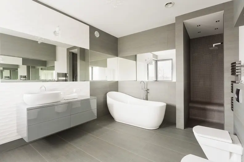 How Professional Remodeling Transforms Small Bathrooms in Kissimmee FL